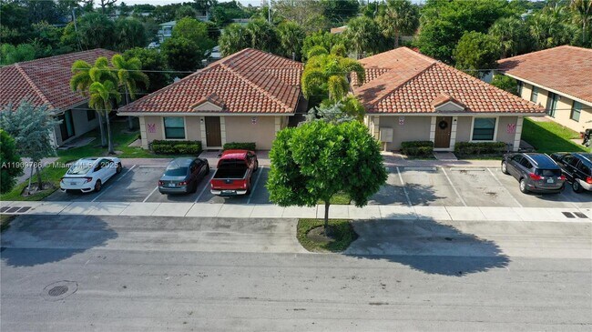 Building Photo - 1045 NE 10th Ave