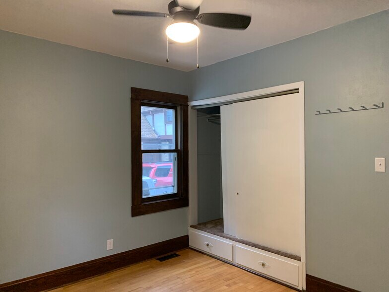 Building Photo - 1232 Porlier St