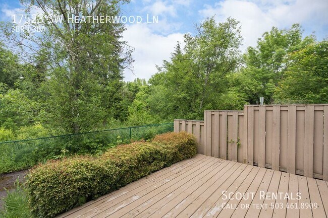 Building Photo - Spacious Sherwood Townhouse!