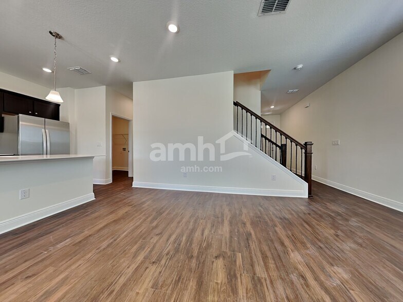 Building Photo - 27372 St Andrews Ave