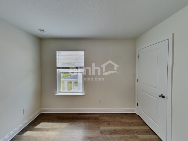 Building Photo - 5968 Pinewood Ests Dr