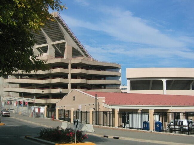 Building Photo - 14 N Breese Terrace