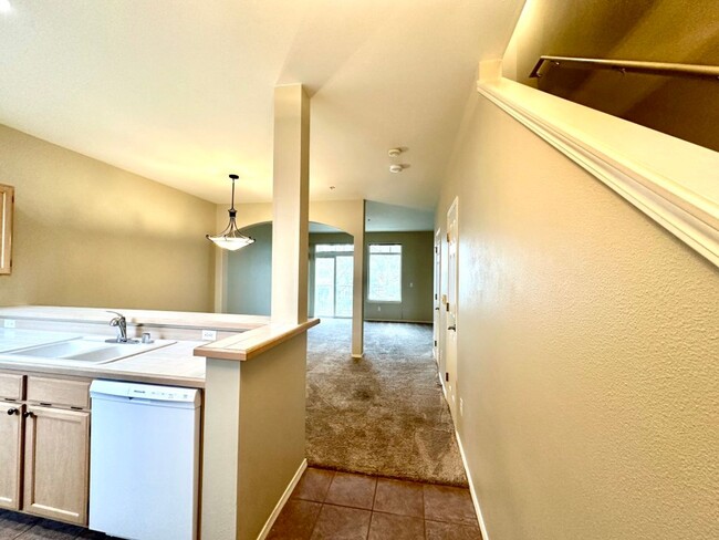 Building Photo - 2Bd/2.25Ba Mukilteo Condo