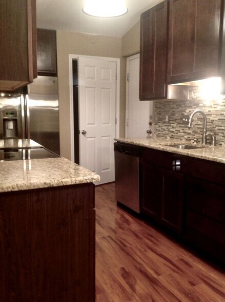 Building Photo - 44666 Connecticut Ct