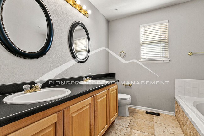 Building Photo - Spacious Home with gorgeous kitchen and central AC!
