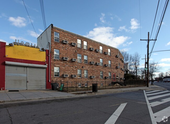 Building Photo - Rhode Island Inn
