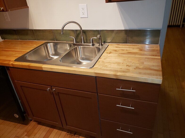 Building Photo - 417 5th Ave SE