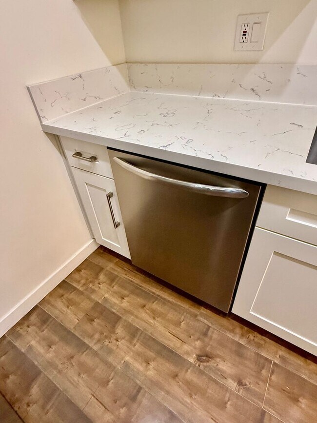 Building Photo - 11511 Rochester Ave