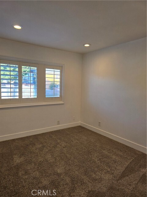 Building Photo - 112 E Olive Ave