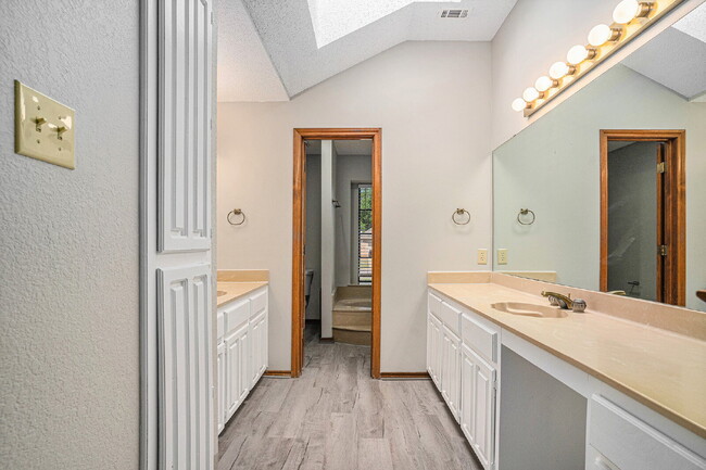 Building Photo - Section 8 Welcomed!! Spacious 5-Bed, 2.5-B...