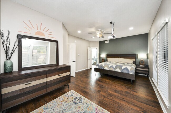 Building Photo - 12307 Lusterleaf Dr