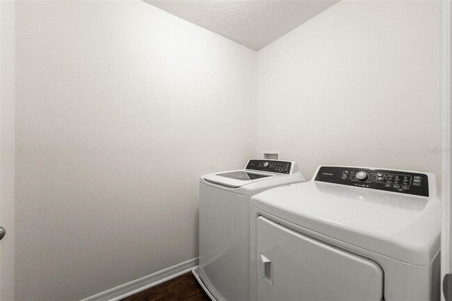 Building Photo - 8008 SW 62nd Ct