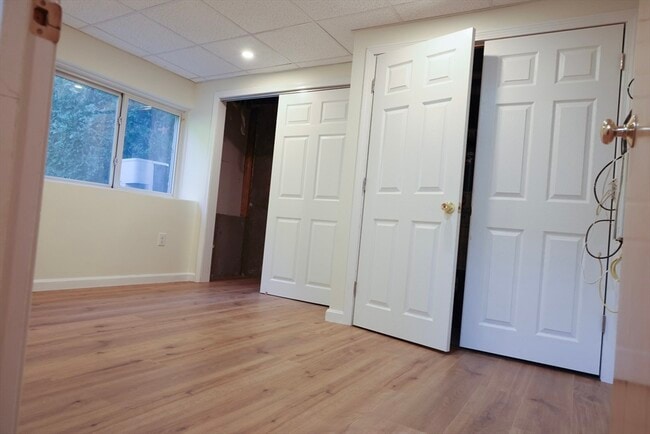 Building Photo - 145 Captain Eames Cir