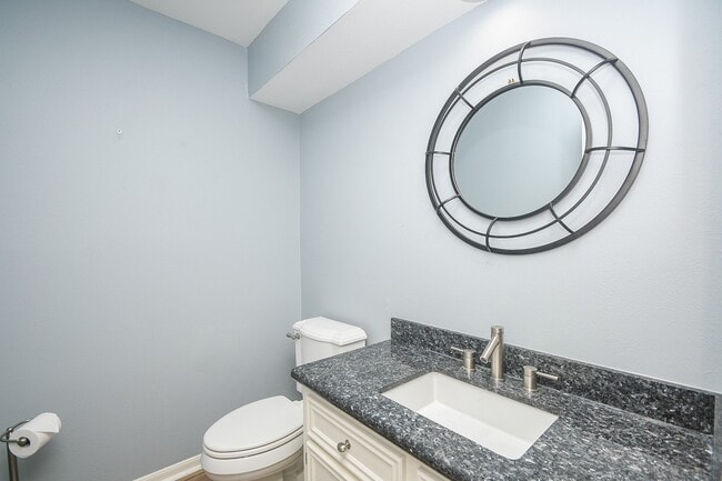 Building Photo - 1711 Earl of Dunmore St