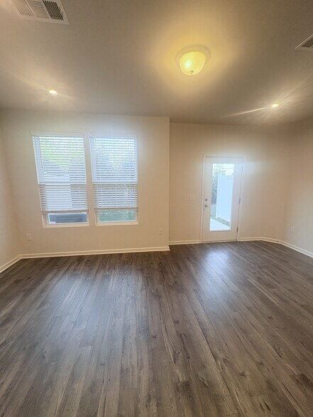 Building Photo - 106 Brighton Ln