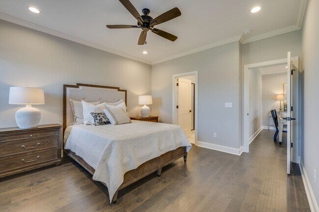 Building Photo - Maryville 37803 - Coming Soon! Showings begin 08/17/2026. 4-bedroom, 3.5-bath home in Maryville -...