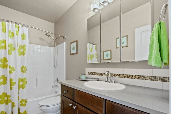 Building Photo - 3 - Bedroom Meridian home on corner lot!!