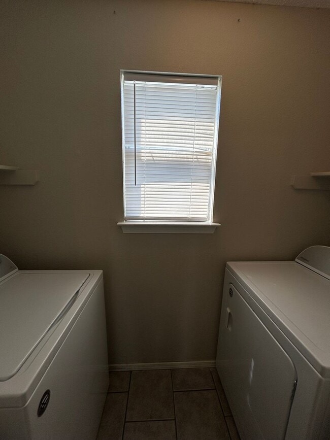 Building Photo - Charming 3 Bedroom, 2 Bath Home in the Hea...