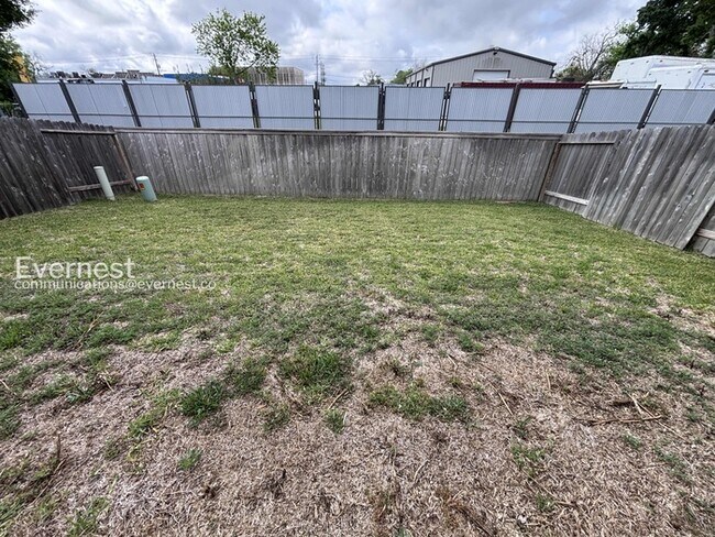 Building Photo - 7314 Madison Cmns Ln