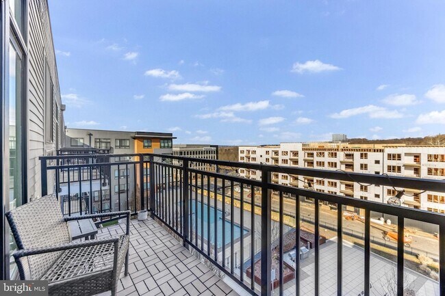 Building Photo - 145 Riverhaven Dr