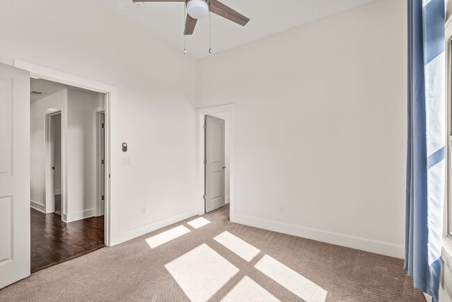 Building Photo - East Nashville Rental!
