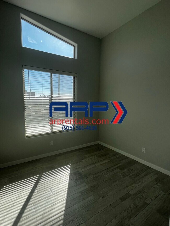 Building Photo - LUXURIOUS HOME FOR RENT