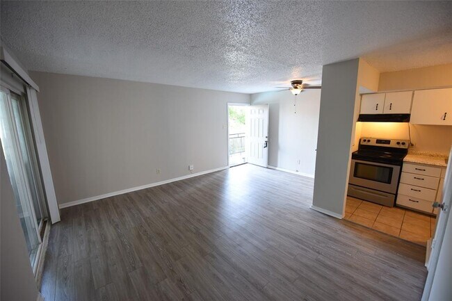 Building Photo - 2833 Kings Rd