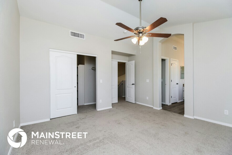 Building Photo - 897 N Kingston St