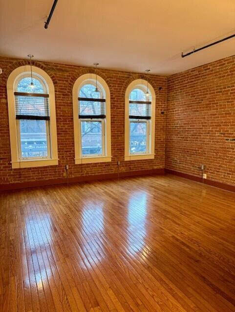 Building Photo - 303 S Main St