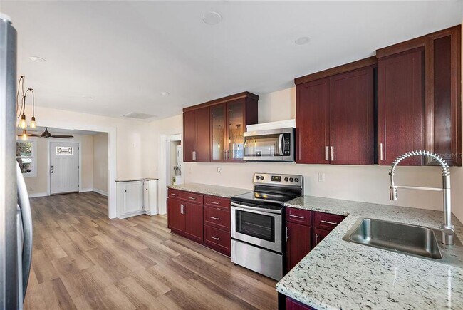 Building Photo - 3451 33rd Ave N