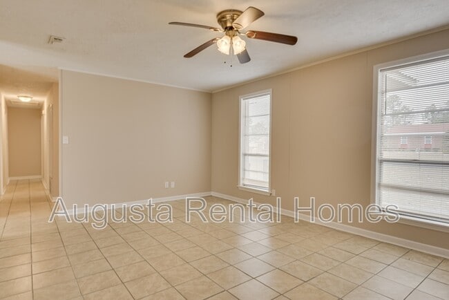 Building Photo - 3859 Fairington Dr