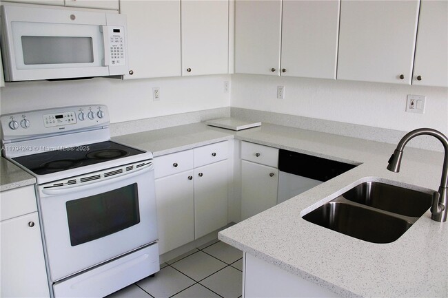 Building Photo - 4435 SW 160th Ave