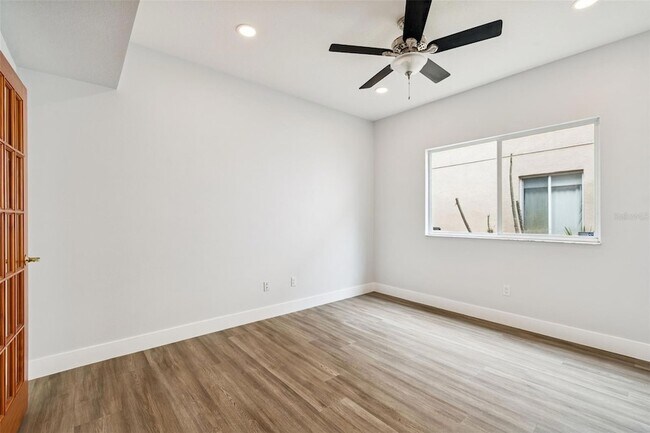 Building Photo - 18154 Sandy Pointe Dr