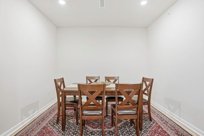 Building Photo - 4 Winslow Ln