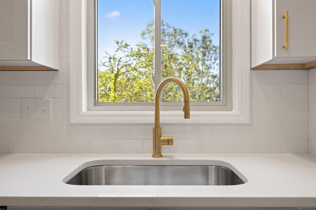 Building Photo - 3368 Montavesta Rd