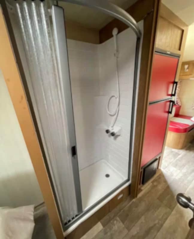 Building Photo - 315 Osborne St