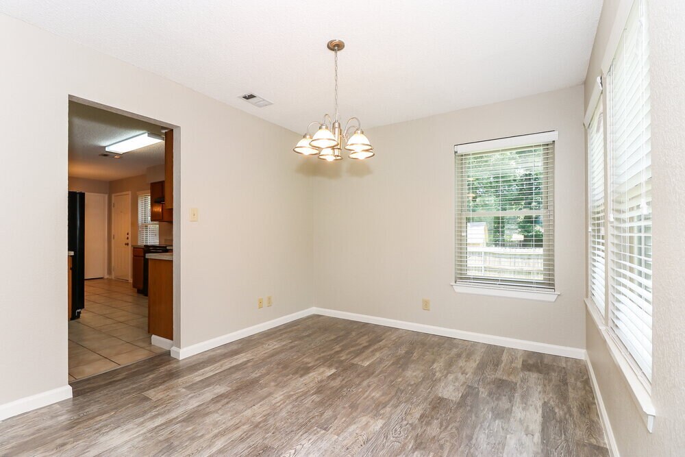 Building Photo - 3645 Fairview Dr