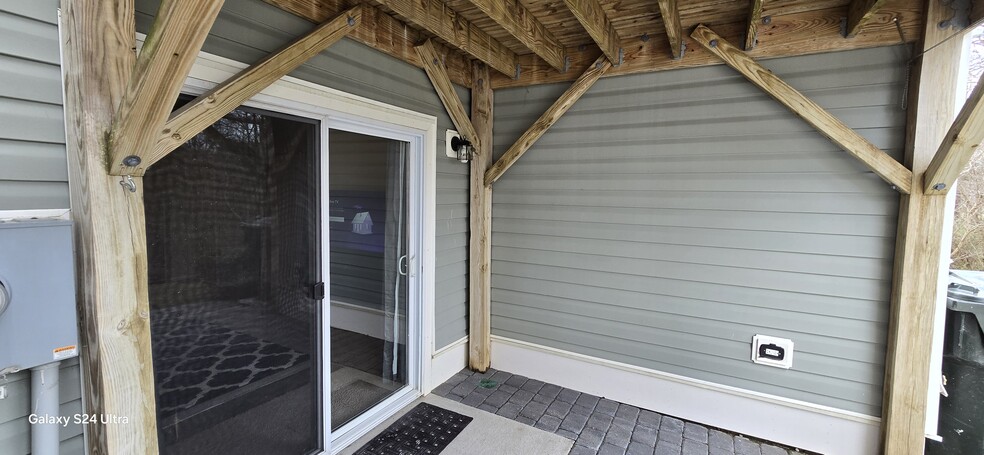 Building Photo - 14423 Hamletville St