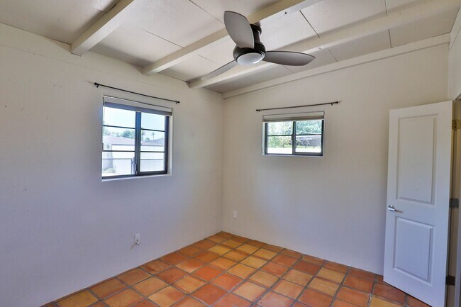 Building Photo - 3 Bedroom + den with pool