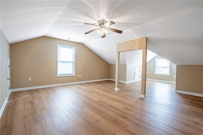 Building Photo - 32 Brookvalley Ct W