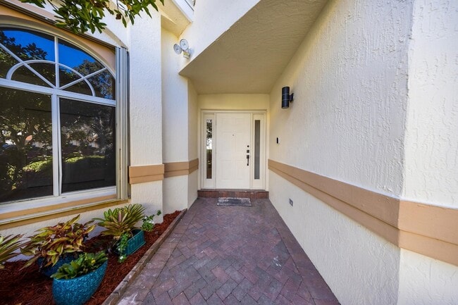 Building Photo - 608 W Palm Aire Dr