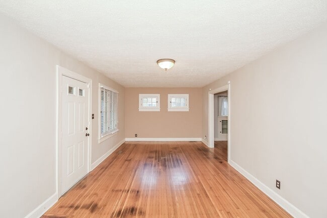 Building Photo - Charming Bungalow in South Broadripple