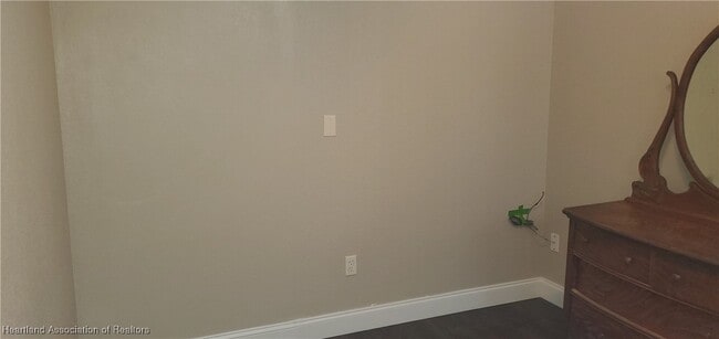Building Photo - 2650 Lakeview Dr