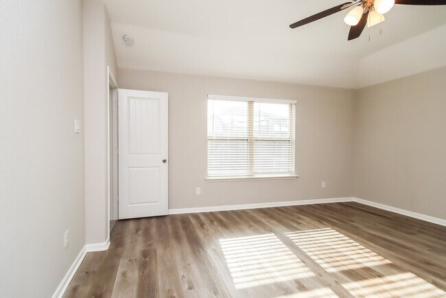 Building Photo - 8419 Ideal Dr