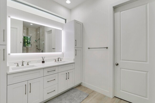 Building Photo - 5029 Grandiflora Rd