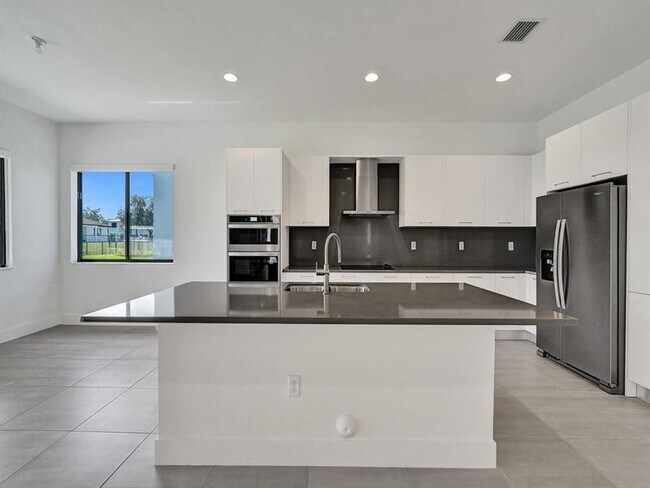 Building Photo - 5736 SW 104th Terrace