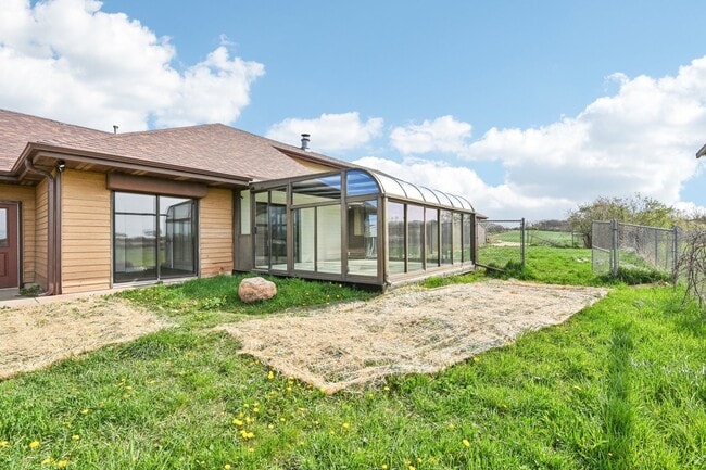 Building Photo - 1406 Busse Rd