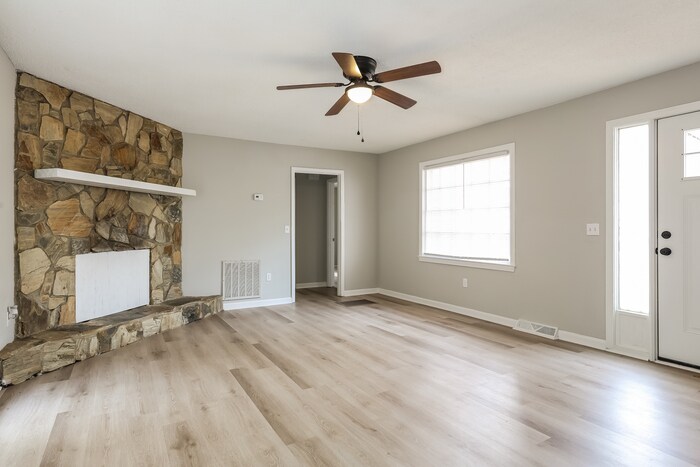 Building Photo - 421 Sellwood Cir
