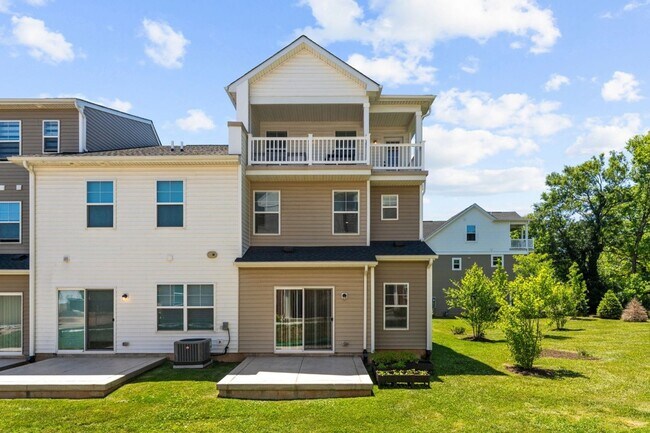 Building Photo - Elegant 3-Bedroom Home in Isaac Court. Available the Second Week of October!