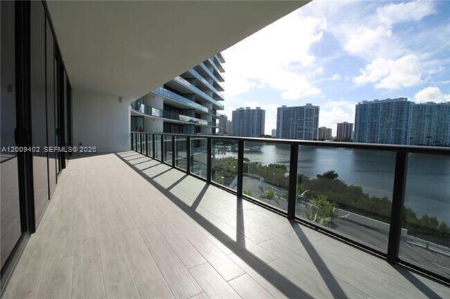 Building Photo - 5000 Island Estates Dr
